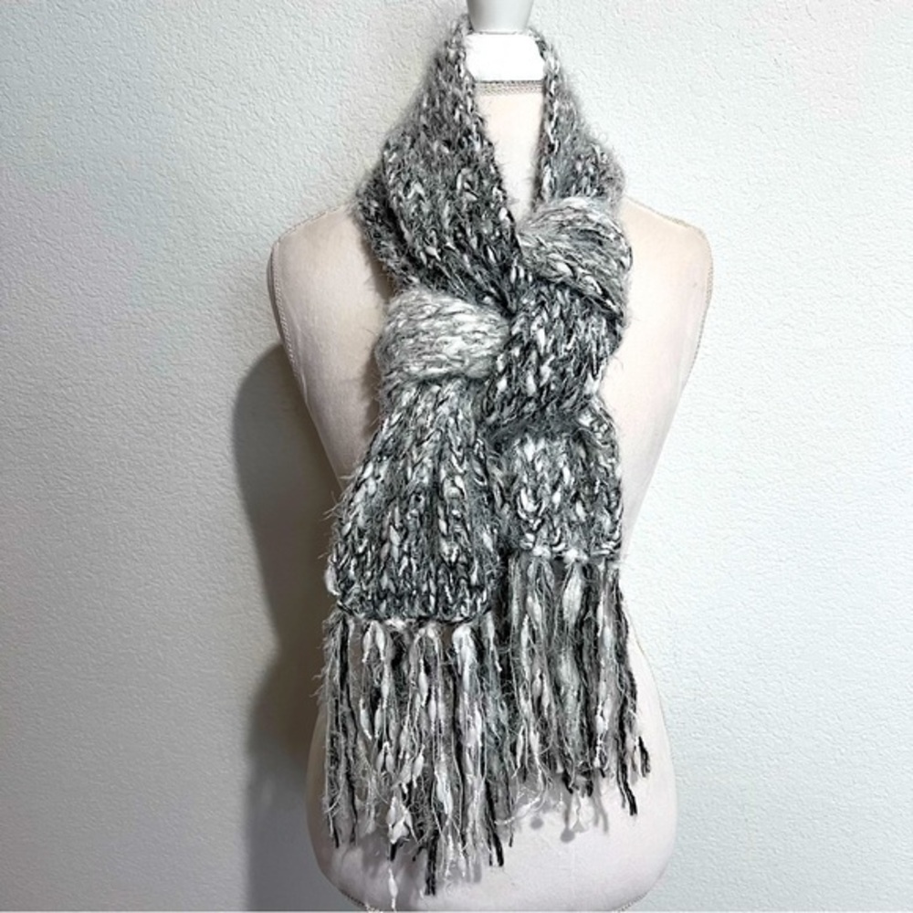 Simply Noelle Monochromatic Knit Scarf Fuzzy Soft Warm Tassels New